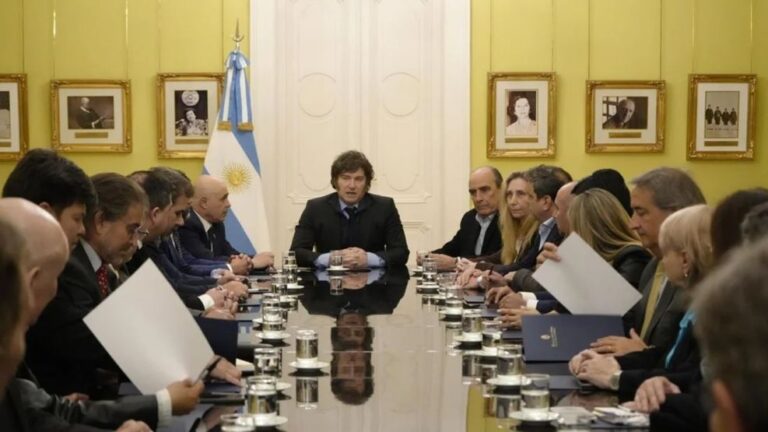20240830-javier-milei-se-reunio-con-legisladores-aliados-luego-de-una-semana-de-internas-en-el-congreso-1864187
